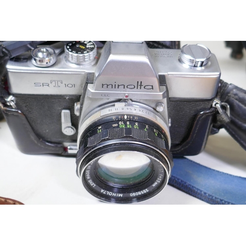 16 - Photographic equipment: collection of vintage and later 35mm cameras and accessories, Kodak Retina 1... 