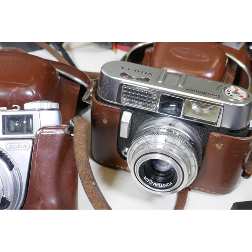16 - Photographic equipment: collection of vintage and later 35mm cameras and accessories, Kodak Retina 1... 