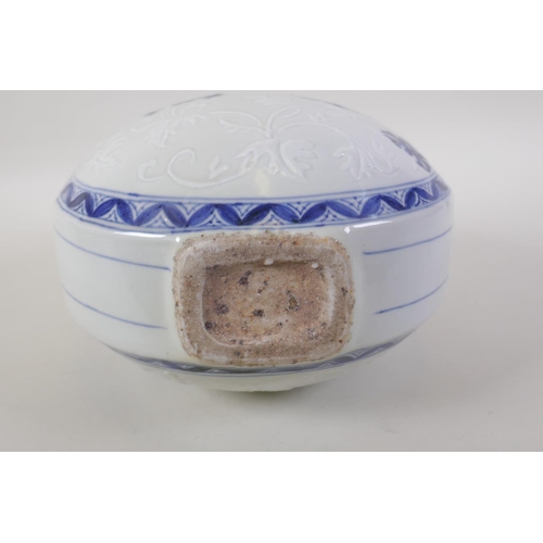 36 - A Chinese blue and white porcelain two handled moon flask with scrolling floral decoration, Xuande 6... 