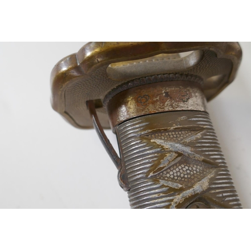 8 - A WWII Japanese Imperial Army NCO's Type 95 Shin Gunto sword with aluminium hilt, brass tsuba and en... 