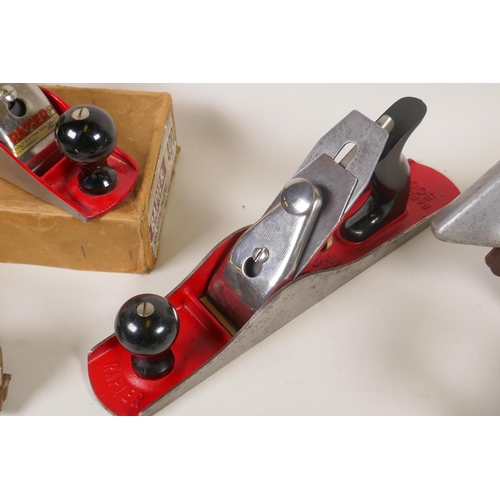 132 - A collection of assorted vintage planes including Record 043 and 044 Rapier & Lewin