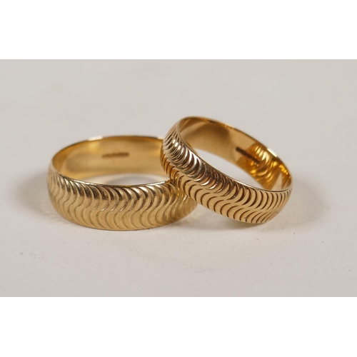 604 - A set of His and Hers 9ct gold wedding bands, 5.2g, size S and L