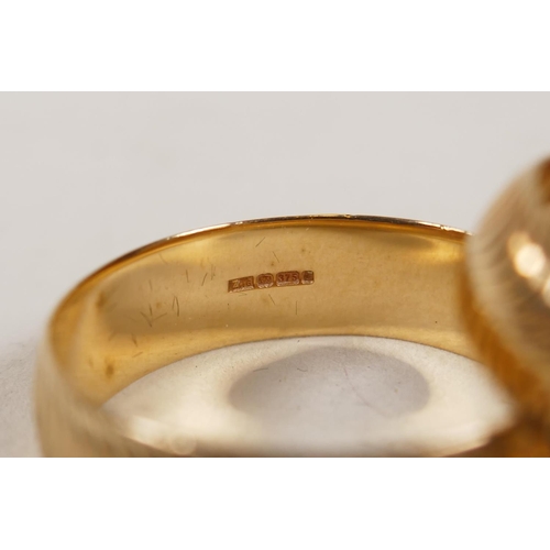 604 - A set of His and Hers 9ct gold wedding bands, 5.2g, size S and L