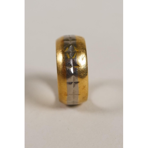 605 - An 18ct gold wedding band, 7g, size J/K