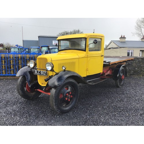 275 - Fordson Model B flat bed truck. Runs.