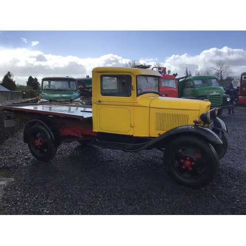 275 - Fordson Model B flat bed truck. Runs.