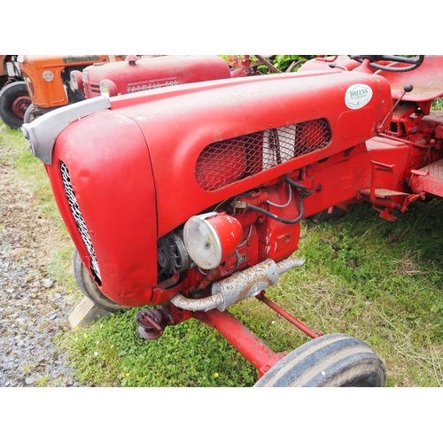 87 - Bautz 300TD tractor. Fitted with MWM diesel engine. S/n 300-2560