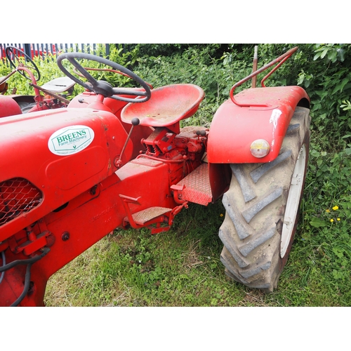 87 - Bautz 300TD tractor. Fitted with MWM diesel engine. S/n 300-2560