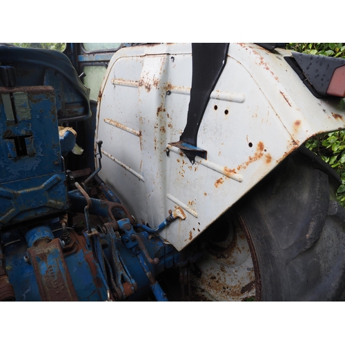 105 - Ford 4000 Force tractor. Runs and drives. Fitted with power steering and Tanco 968 Power loader. Sho... 