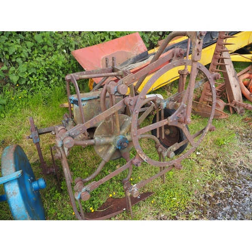 47 - Ransomes potato spinner