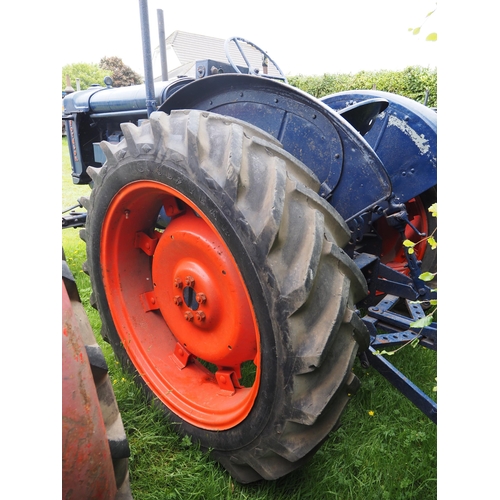 109 - Fordson Major E27N tractor. Fitted with electric start, lights, hydraulics, PTO unit and pulley, Res... 