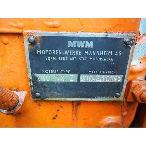 119 - Renault N72 tractor. Runs. S/n 7248853