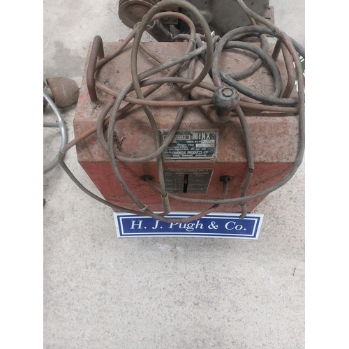 475 - Triangle Minx electric welder