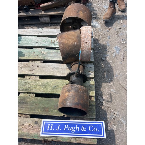 12 - Fordson pulley and pulley spares