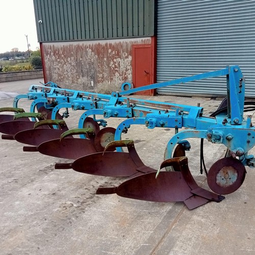 Doe Triple D tractor. 1964. C/w heavy duty rear lift and linkage. This ...