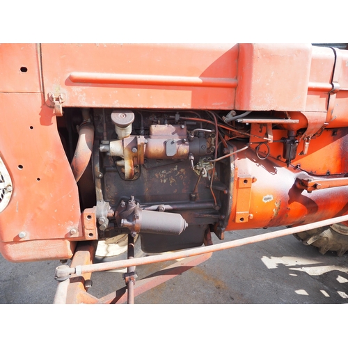 Allis Chalmers ED40 tractor. Runs and drives, Perkins P3 engine