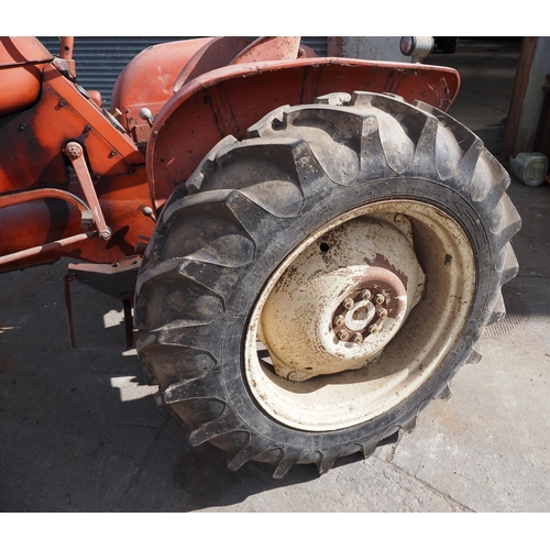 Allis Chalmers ED40 tractor. Runs and drives, Perkins P3 engine