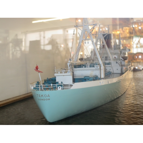 99 - A BOARDROOM MODEL OF THE REFRIGERATED CARGO SHIP M.V. TEKOA, BUILT FOR THE NEW ZEALAND SHIPPING COMP... 