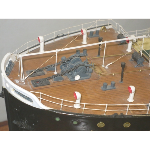 64 - A BUILDER'S-STYLE MODEL BY NORMAN HILL FOR THE S.S. SINNINGTON COURT, ORIGINALLY BUILT BY ARMSTRONG,... 