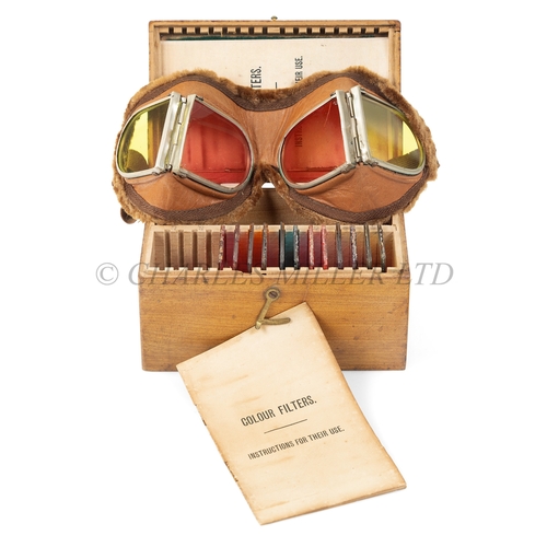 307 - A RARE PAIR OF ROYAL NAVAL AIR SERVICE EXPERIMENTAL FILTER GOGGLES, CIRCA 1917
comprising fur-trimme... 