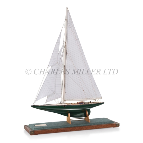 71 - A 1:80 SCALE STATIC DISPLAY BOAT MODEL OF SHAMROCK V [1930]
modelled by John Hinchcliffe, 1997, the ... 