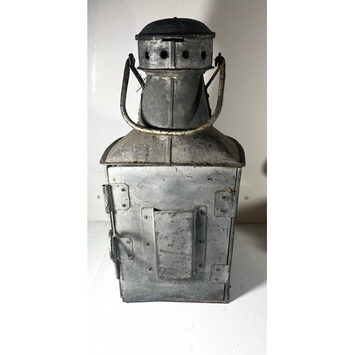 91 - A MASTHEAD LAMP, 20TH CENTURY
galvanised tin with Fresnel-type lens, complete with burner -- 19in. (... 