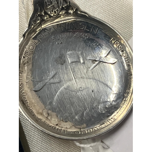 34 - ROALD AMUNDSEN (1872-1928) SILVER SPOON
commemorating Amundsen's aeroplane flight to 87° 44' North, ... 