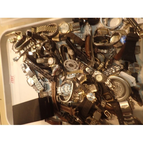 55 - Tray of assorted wristwatches