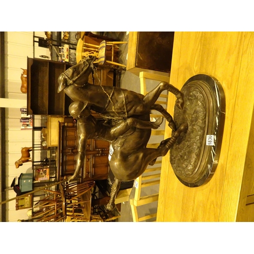 1830 - Bronze polo horse and rider on marble base, H: 83 cm