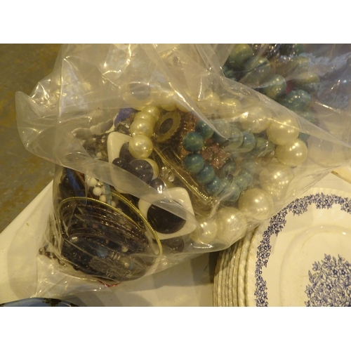 276 - Bag of costume jewellery approximately 3.5kg