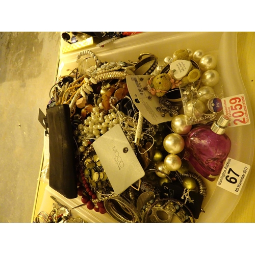 67 - Tray of unsorted mixed costume and fashion jewellery 5kg