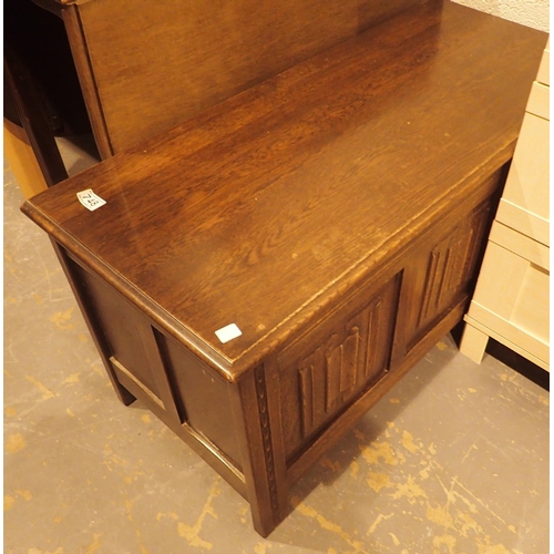 748 - Oak blanket chest with linenfold detail L: 105 cm