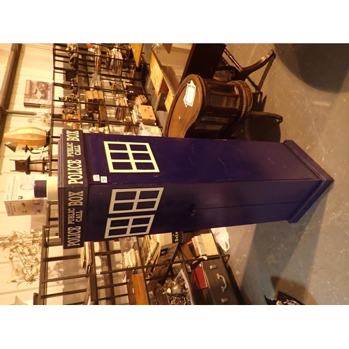 792 - Large Dr Who police box drinks cabinet