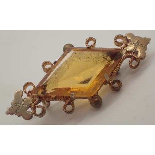 1024 - Two Victorian brooches one 15ct gold the other citrine set