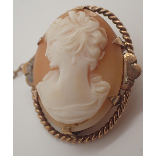 1052 - 9ct gold cameo brooch 5.9g