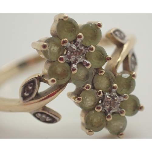 1058 - 9ct gold green stone and small diamond flower ring Size T 2.7g