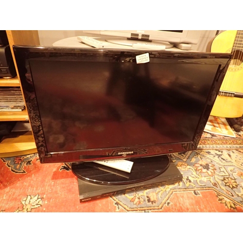 2069 - Samsung LE26C450EIW 26'' flat screen television