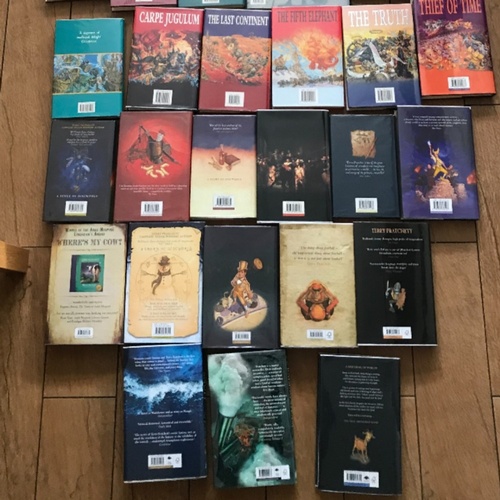 1184 - Complete 41 book Discworld collection by Terry Pratchett with 40 first editions. 
Books all signed a... 