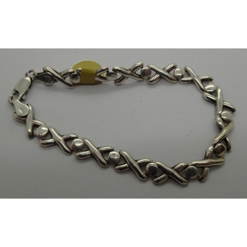 1063 - Sterling silver fancy knot bracelet 5.7g