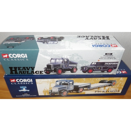 935 - Corgi 1.50 scale 2 Pickfords Lowloader and Highwayman with Land Rover
P&P group 2 (£20 for the first... 