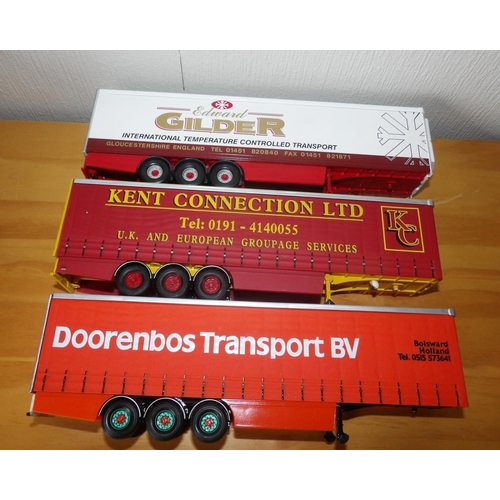 999 - Corgi 3 x 1.50 scale Mixed Curtainside Fridge Box Trailers
P&P group 2 (£20 for the first item and £... 