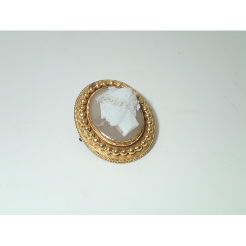 212 - Antique yellow metal presumed gold mounted oval fine relief cameo brooch, 4.7g
P&P group 1 (£16 for ... 