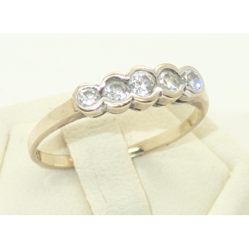 74 - 9ct gold five stone ring, size O/P, 1.8g
P&P group 1 (£16 for the first item and £1.50 for subsequen... 