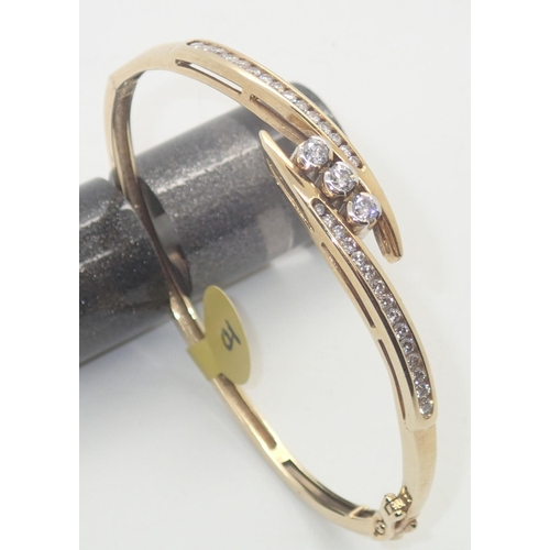 79 - Ladies 9ct yellow gold high grade diamond set bangle 1.00cts total, 14.0g
P&P group 1 (£16 for the f... 