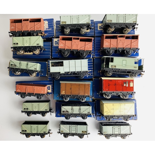 767 - 18x Hornby Dublo Assorted Freight Wagons - Including 14x with Original Boxes
P&P group 2 (£20 for th... 