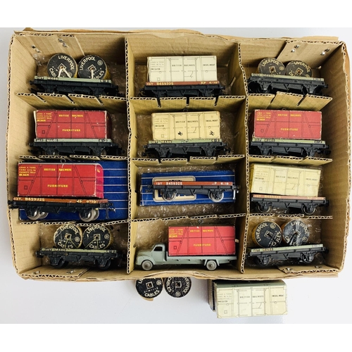 786 - 11x Hornby Dublo Wagons & 1x Dinky Dublo Vehicle & 2x Wagon Loads 2x Wagons with Original Boxes
P&P ... 