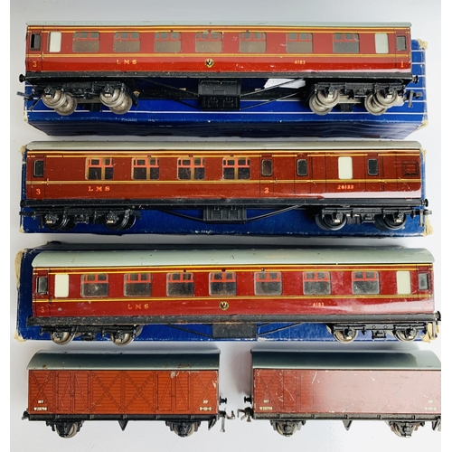 787 - 5x Hornby Dublo Wagons & Coaches - The Coaches are Boxed
P&P group 2 (£20 for the first item and £2.... 