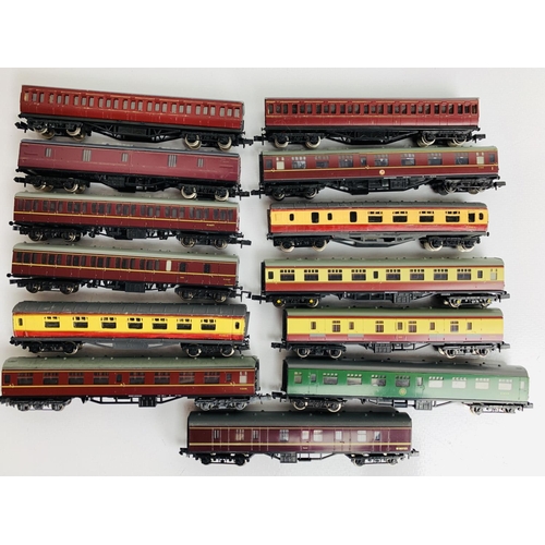 791 - 13x N Gauge Passenger Coaches - All Unboxed
P&P group 2 (£20 for the first item and £2.50 for subseq... 