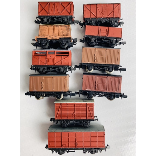 818 - 10x N Gauge Assorted Freight Wagons - All Unboxed
P&P group 2 (£20 for the first item and £2.50 for ... 