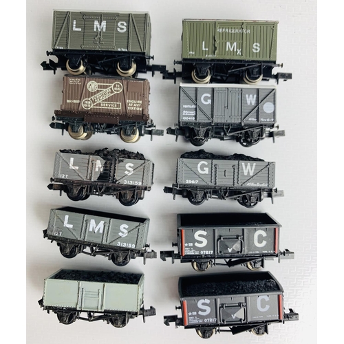 819 - 10x N Gauge Assorted Freight Wagons - All Unboxed
P&P group 2 (£20 for the first item and £2.50 for ... 